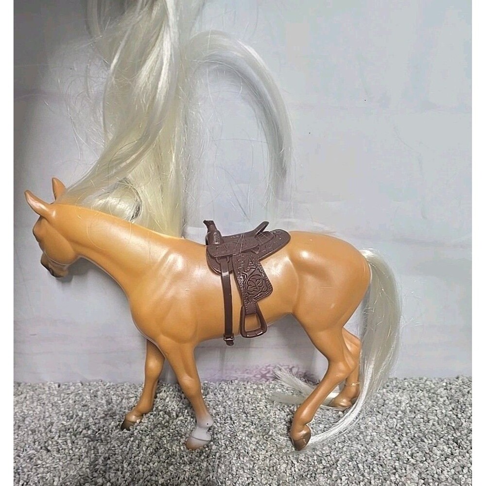 Breyer Reeves Tan Palomino Horse Pony with Saddle #0921PNY   Blonde Mane - Picture 4 of 14